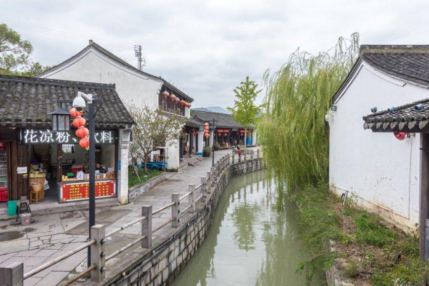 我市启动“情暖荷城”社区公益行新时代文明实践志愿服务活动