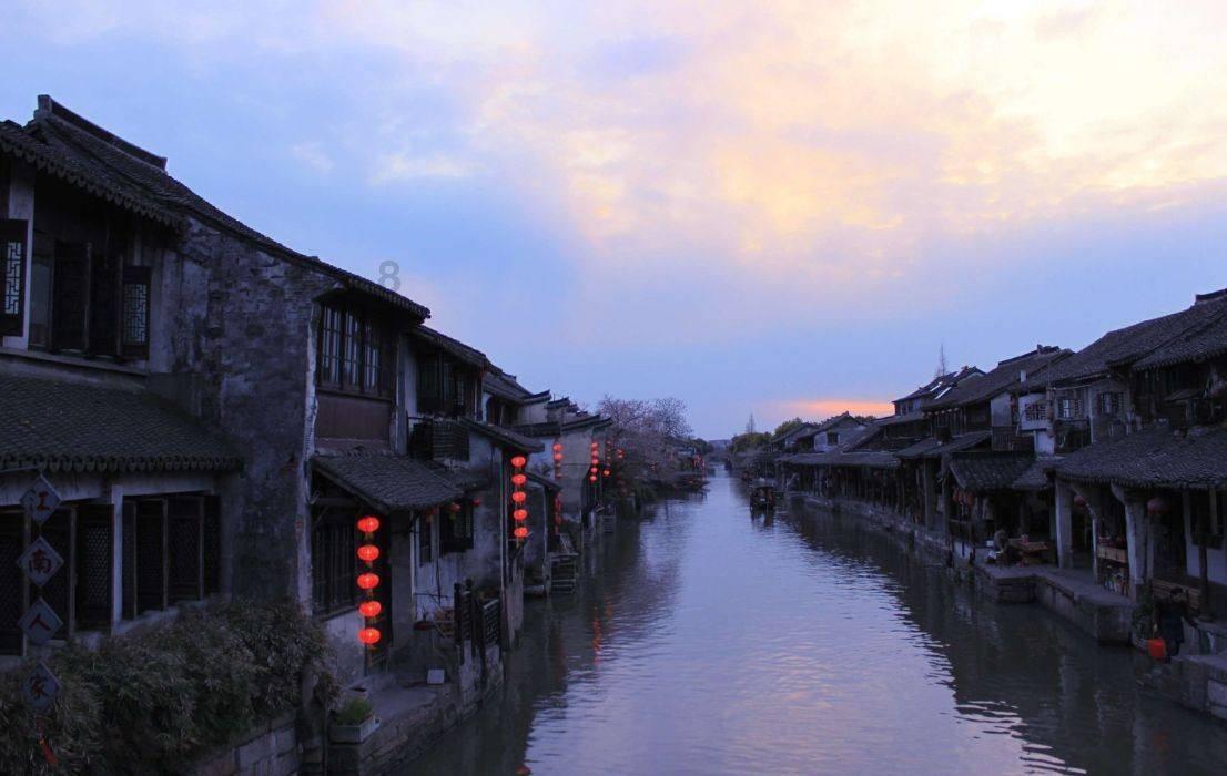 酒店悬空亚克力泳池：透明的网红无边泳池